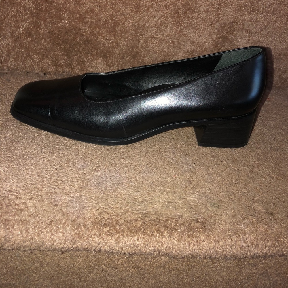 Brand new shoes! Size 9W